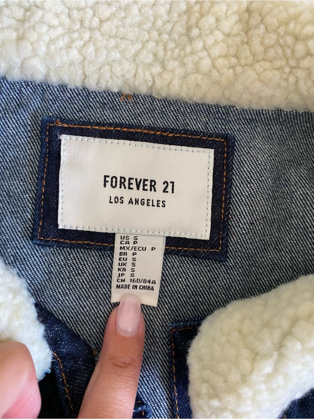 Forever 21 Denim Trucker Jacket with Sherpa Collar Size Small - Picture 2 of 6